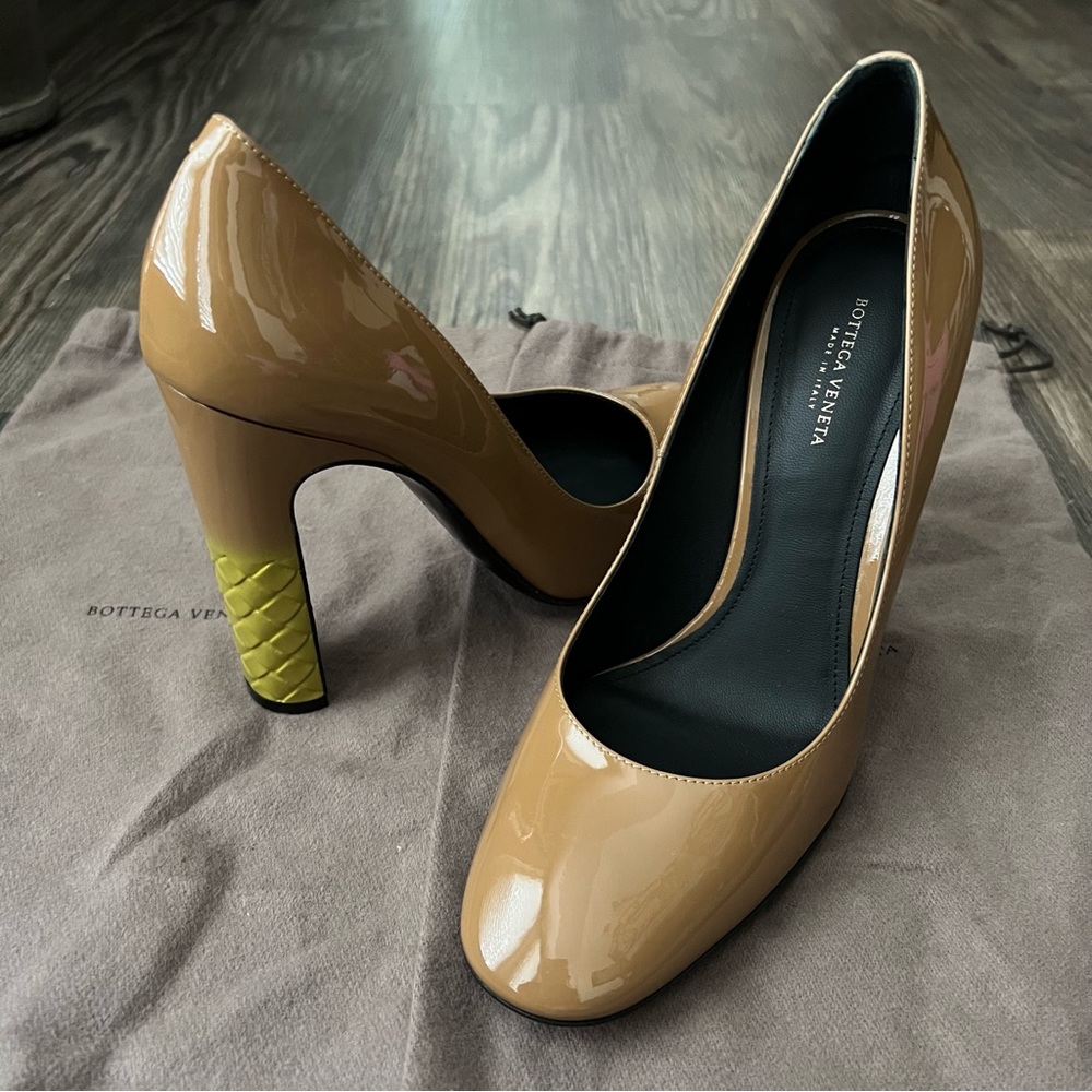 Bottega Veneta NEW 100% Authentic Isabella Tan Patent Leather Round Toe Pumps